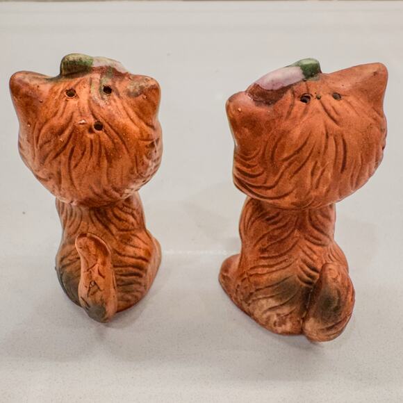 1950's Adorable Porcelain Bisque Pretty Kitties Decor Salt and Pepper Shaker Set - Picture 6 of 8